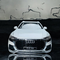 Audi Q8 1:24 diecast scale model car collectible