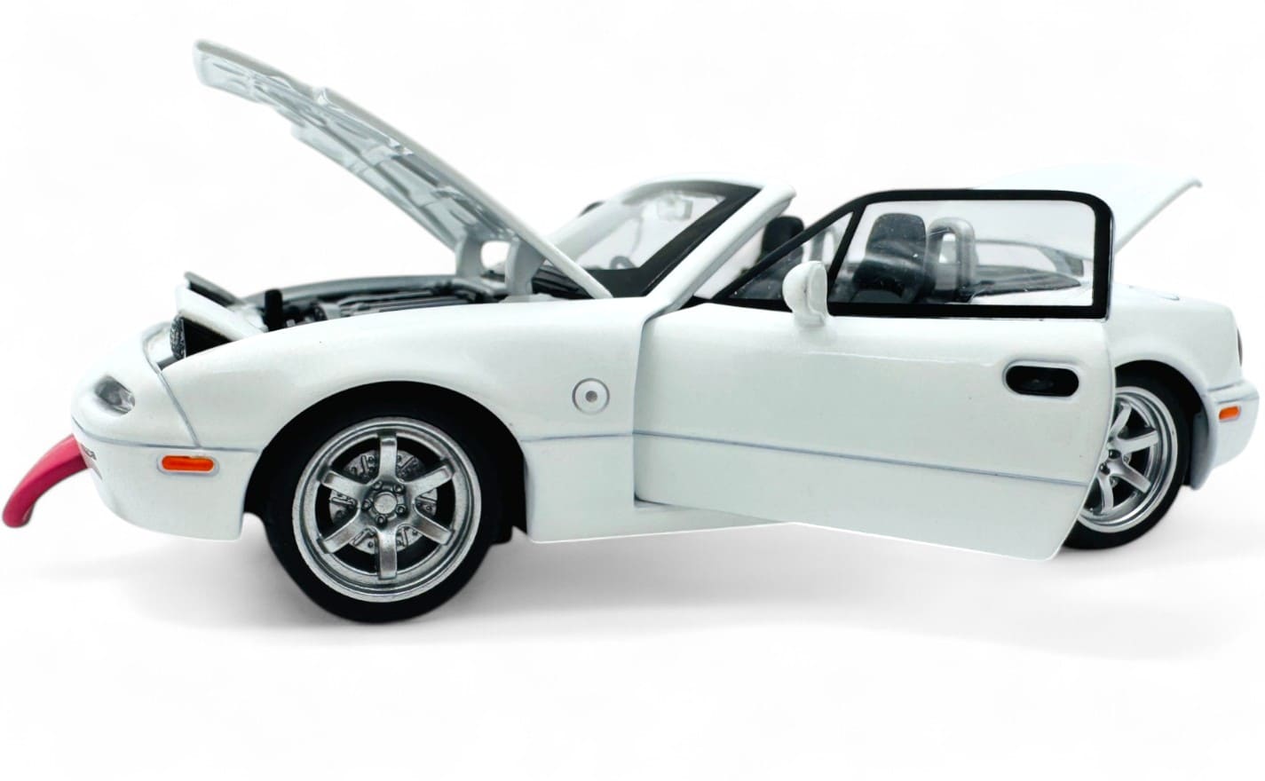 1990 Mazda MX-5 roadster 1:24 Scale Model collectible