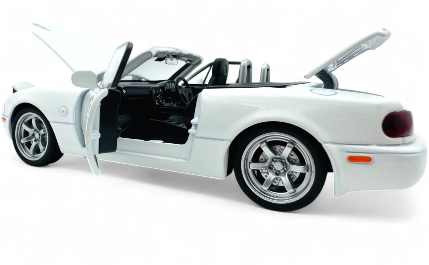 1990 Mazda MX-5 roadster 1:24 Scale Model collectible
