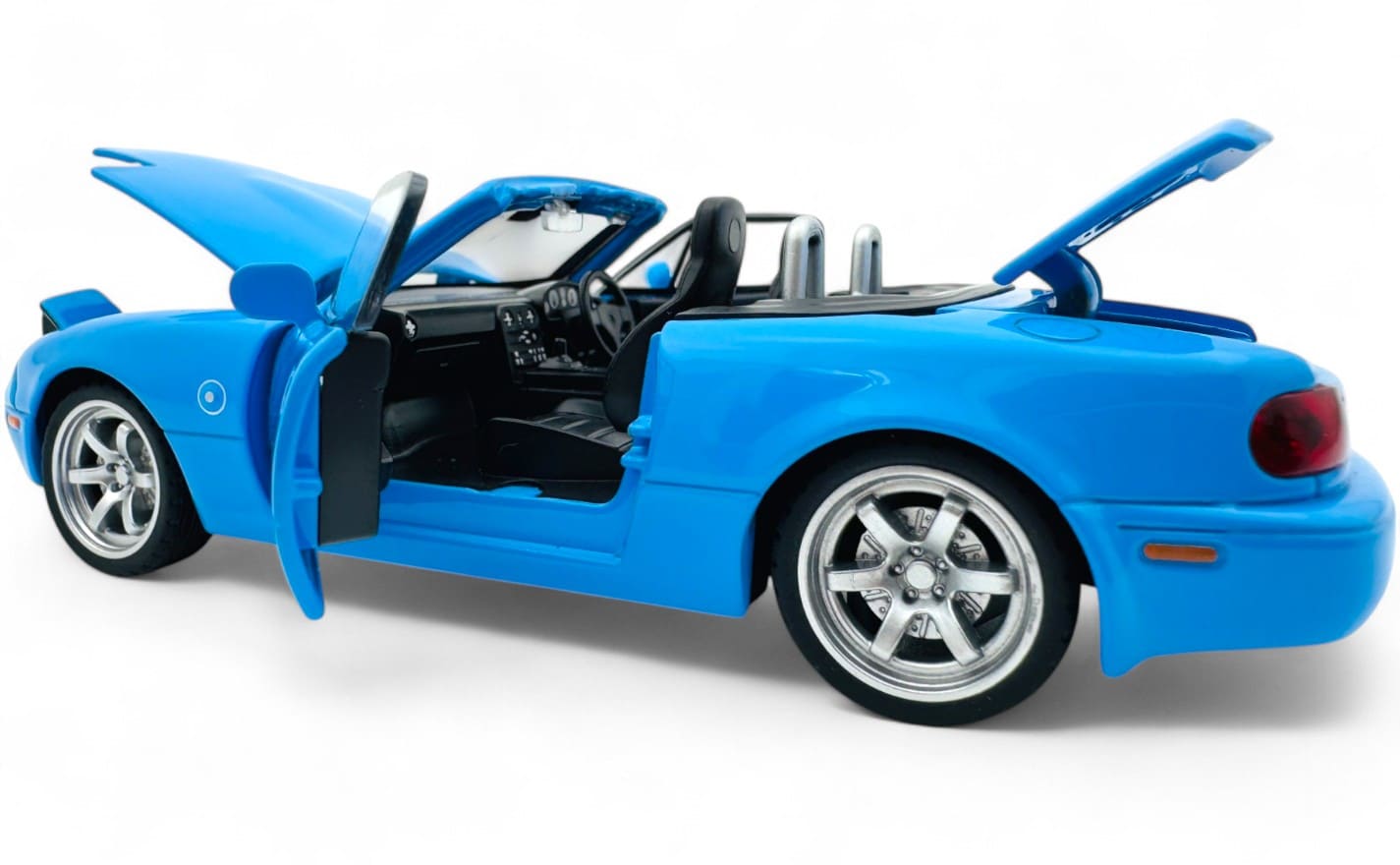 1990 Mazda MX-5 roadster 1:24 Scale Model collectible