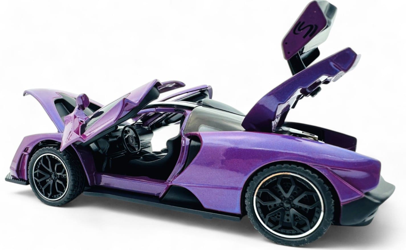McLaren Senna 1:24 diecast scale model car