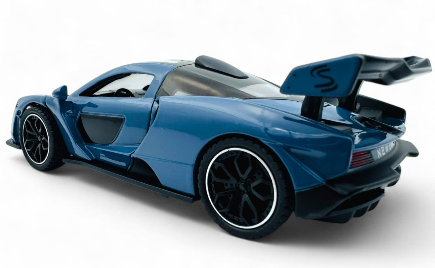 McLaren Senna 1:24 diecast scale model car