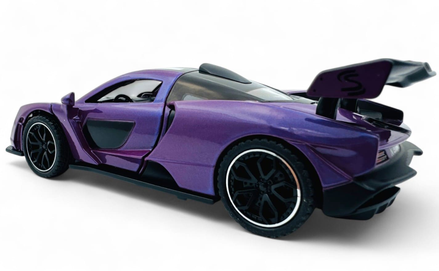 McLaren Senna 1:24 diecast scale model car