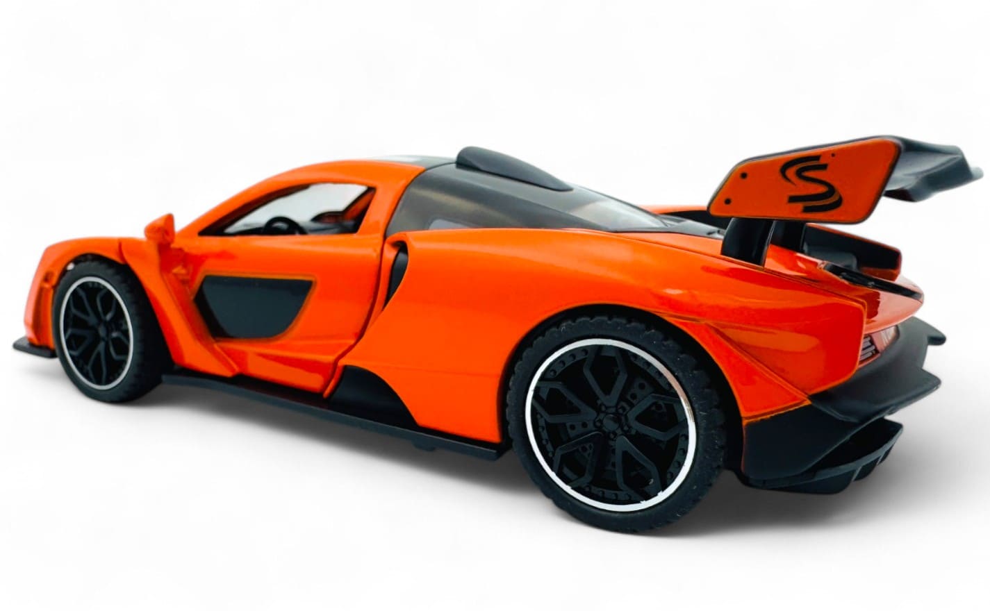 McLaren Senna 1:24 diecast scale model car