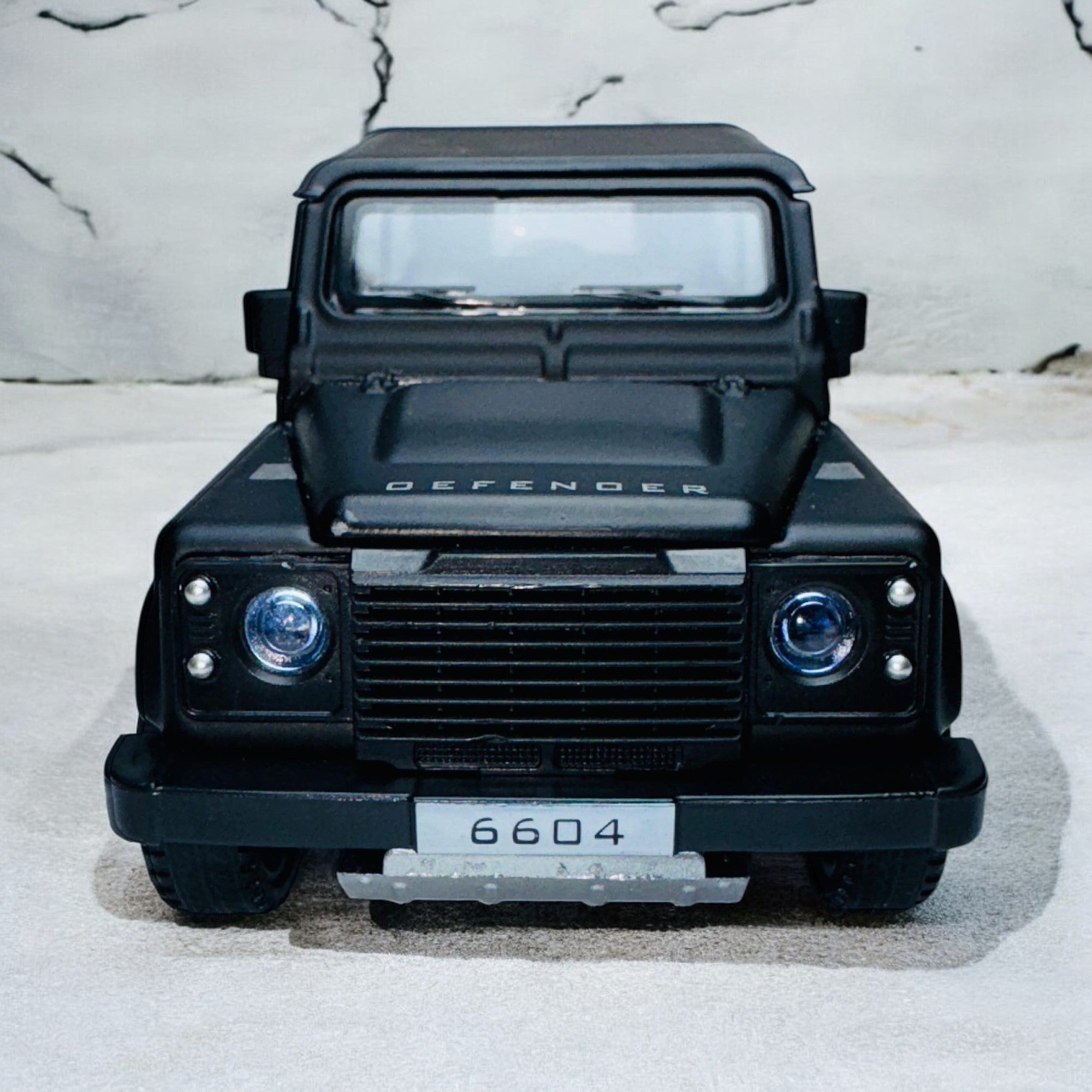 Classic Land Rover Defender 110 1:24 diecast Scale Model Car