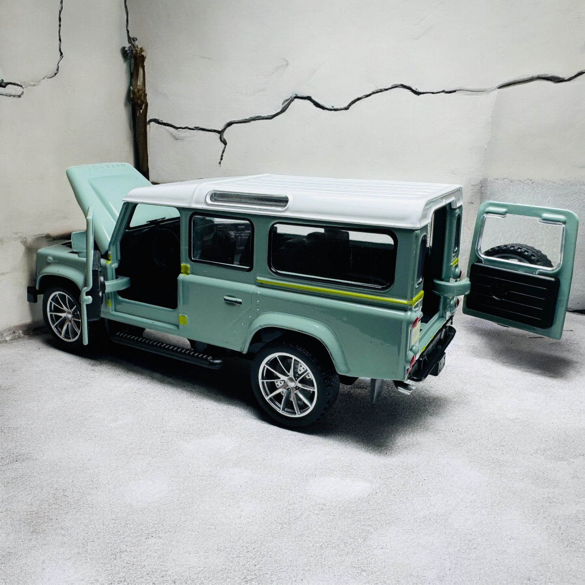 Classic Land Rover Defender 110 1:24 diecast Scale Model Car