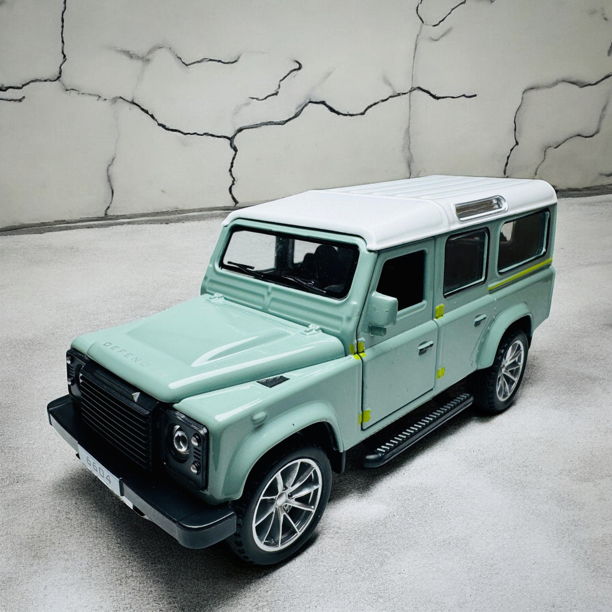 Classic Land Rover Defender 110 1:24 diecast Scale Model Car