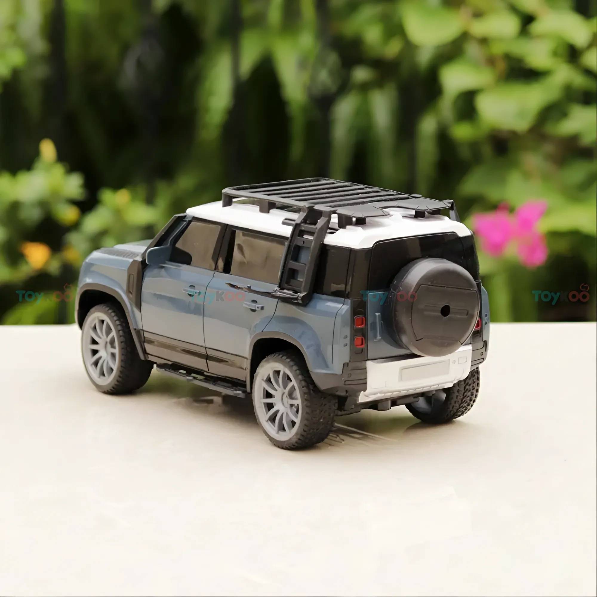 Remote Controlled Resembling Land Rover Defender Car | 1:16 Scale