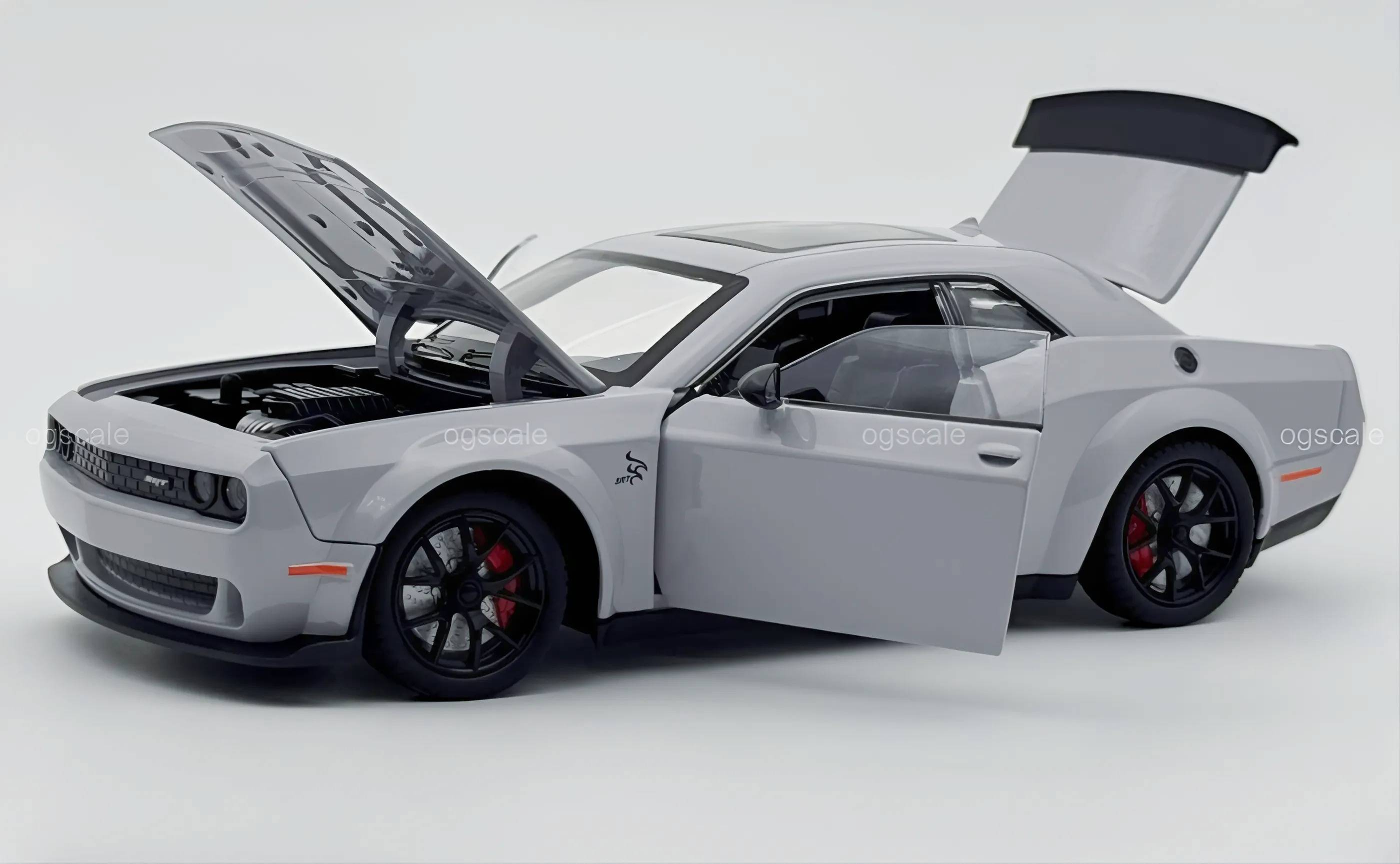 Dodge Challenger SRT Hellcat 1:24 diecast scale model car
