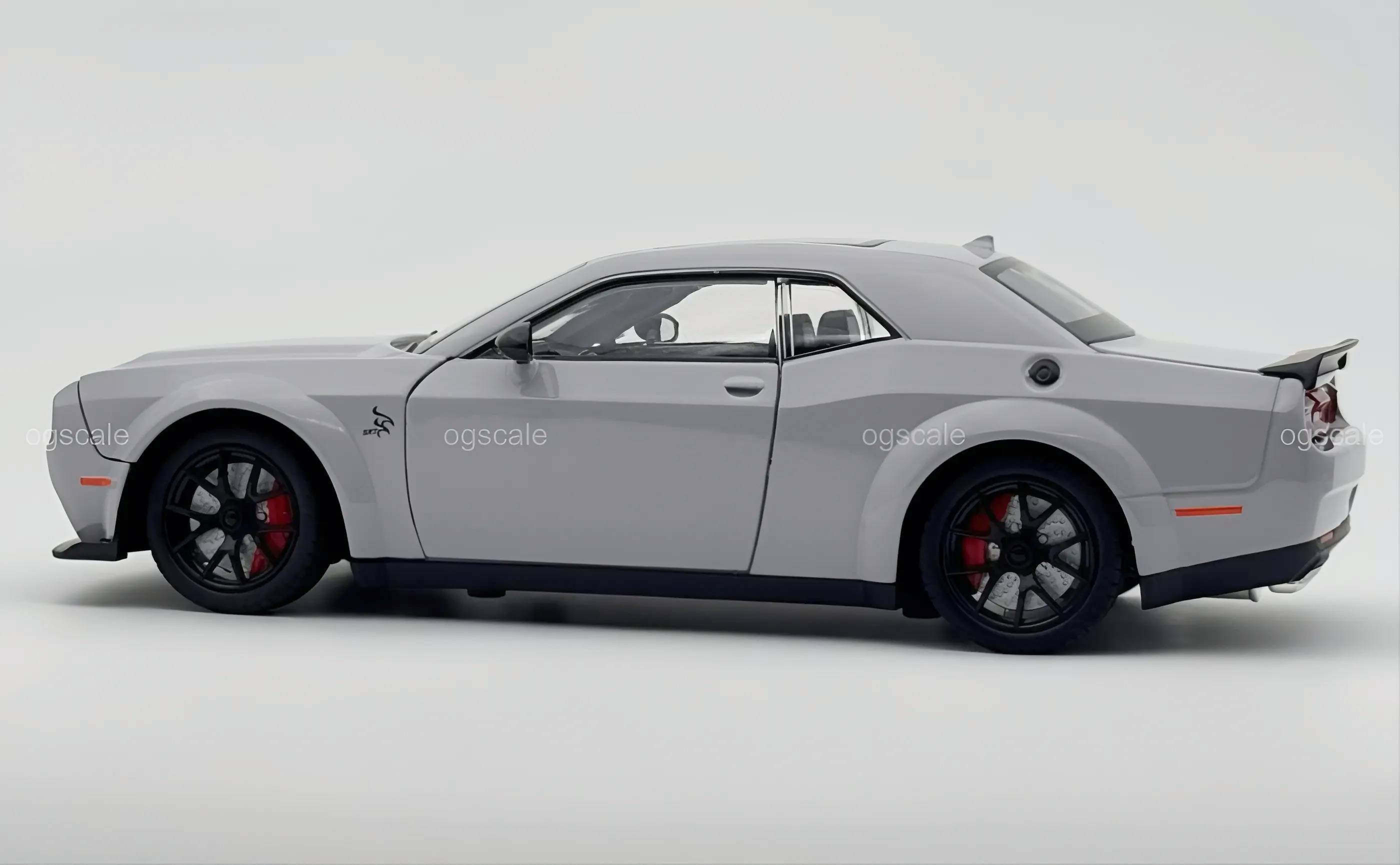 Dodge Challenger SRT Hellcat 1:24 diecast scale model car