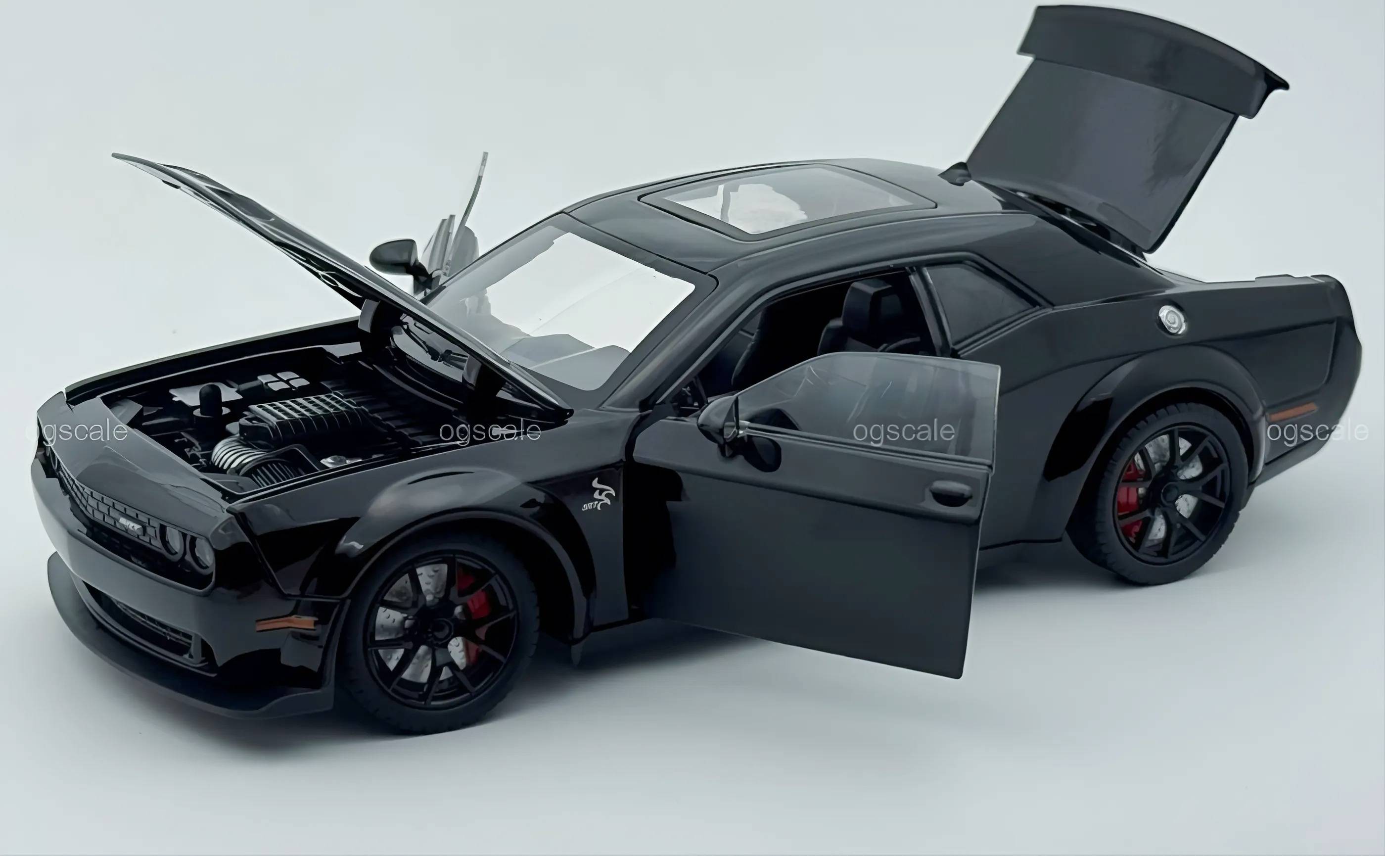 Dodge Challenger SRT Hellcat 1:24 diecast scale model car