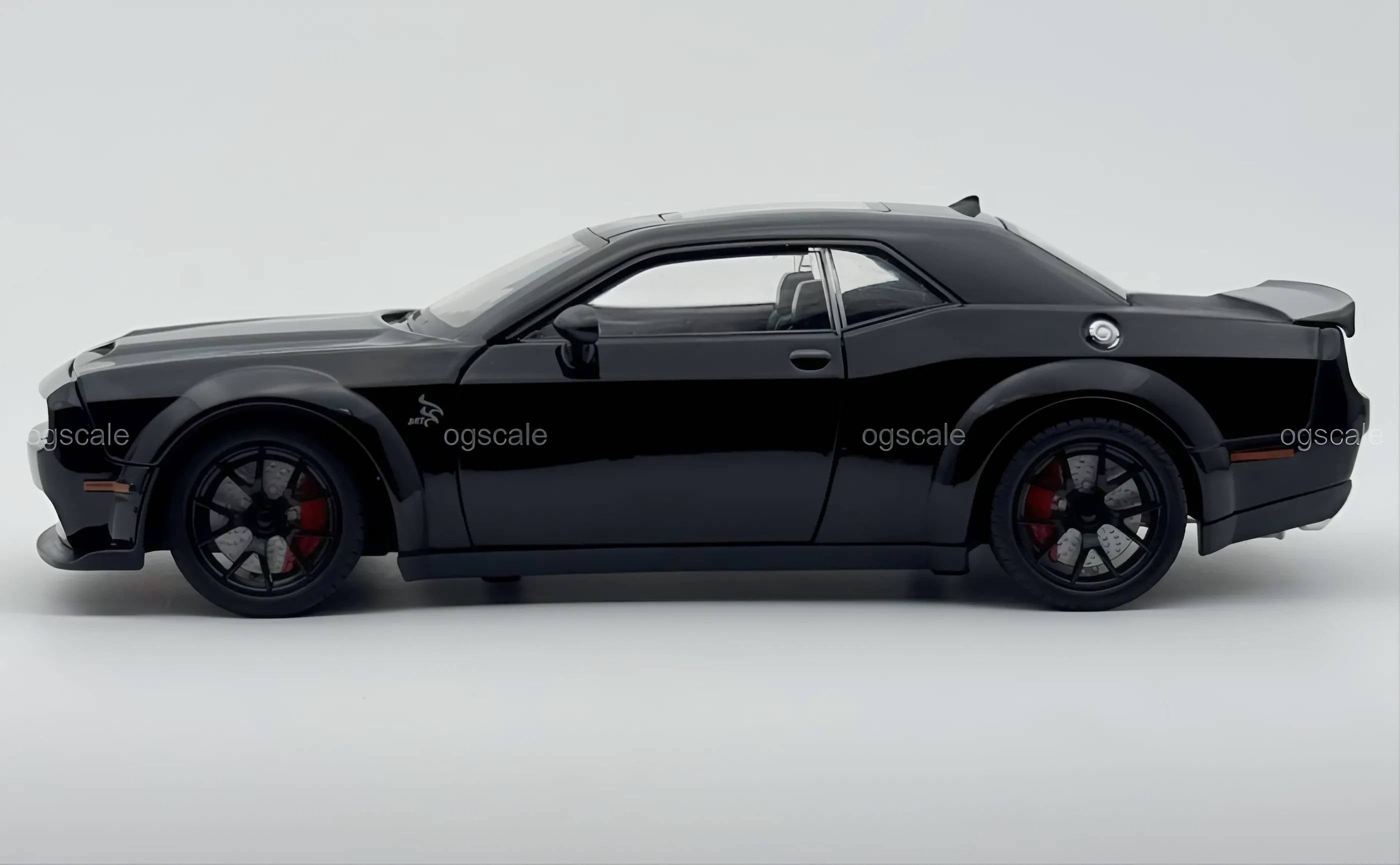 Dodge Challenger SRT Hellcat 1:24 diecast scale model car