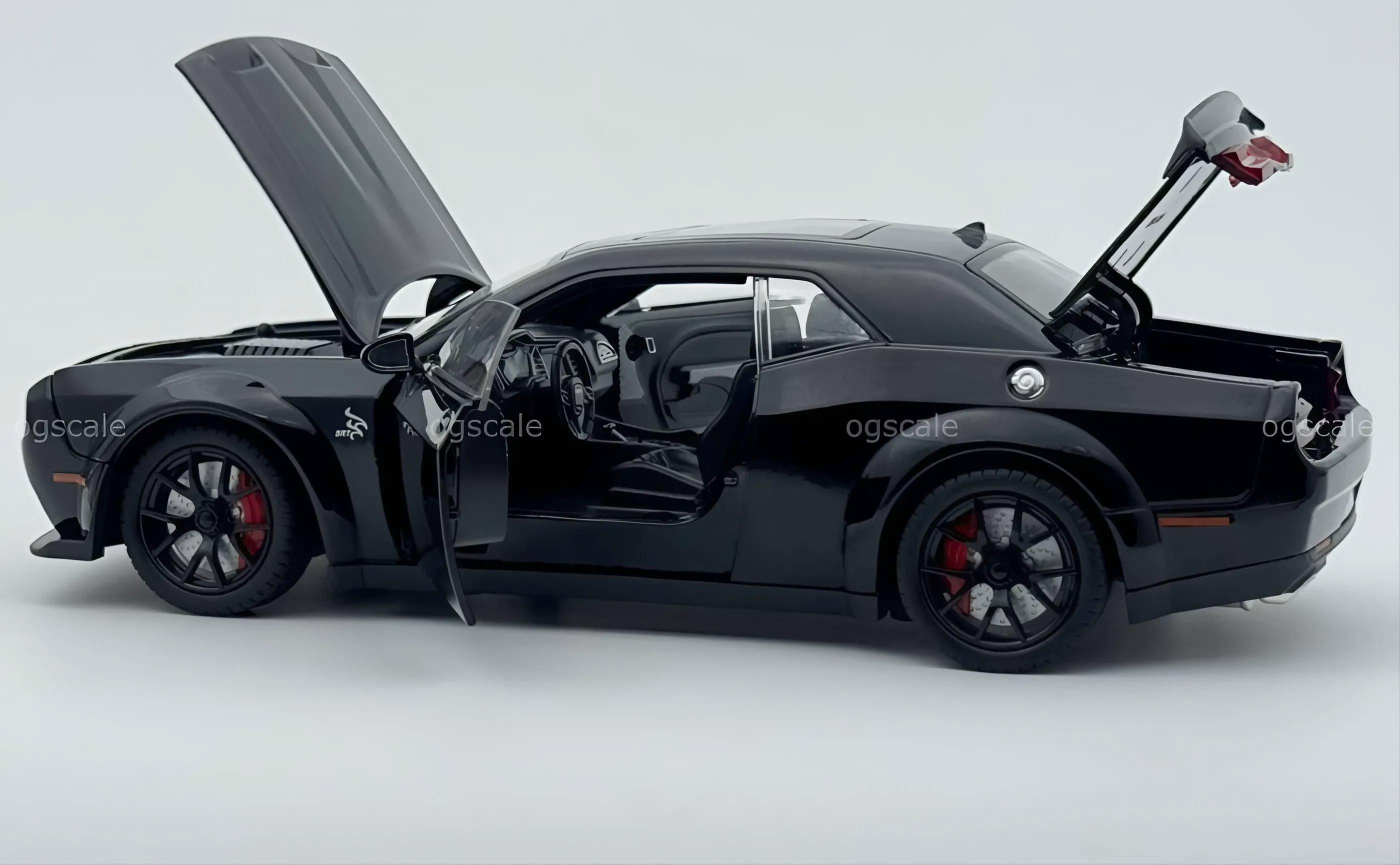Dodge Challenger SRT Hellcat 1:24 diecast scale model car