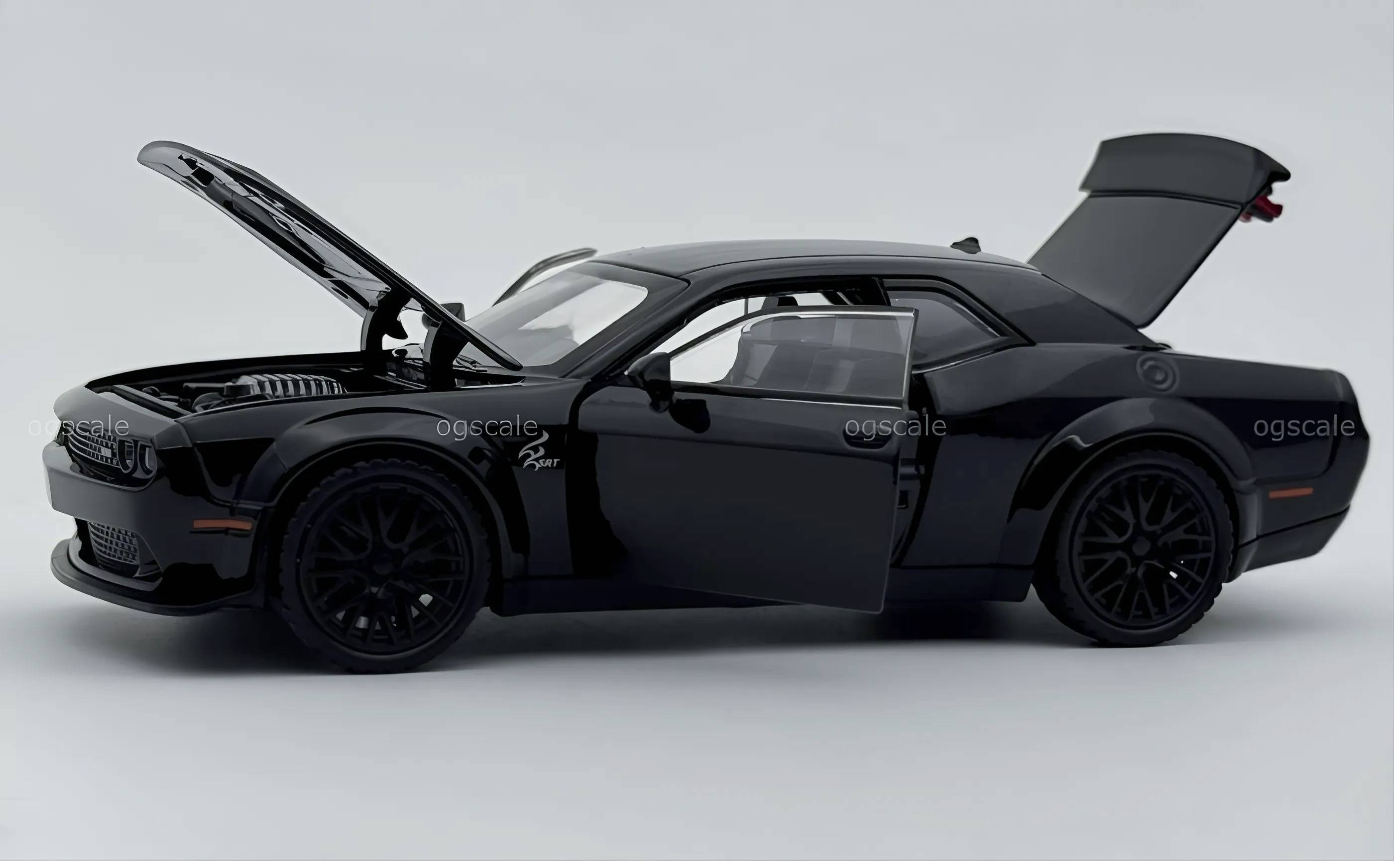 Dodge Challenger SRT Hellcat 1:24 diecast scale model car