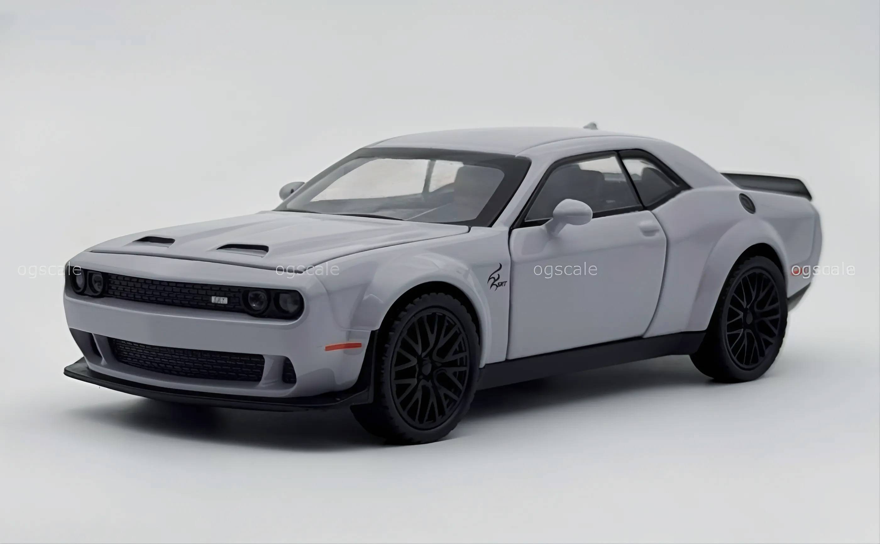 Dodge Challenger SRT Hellcat 1:24 diecast scale model car