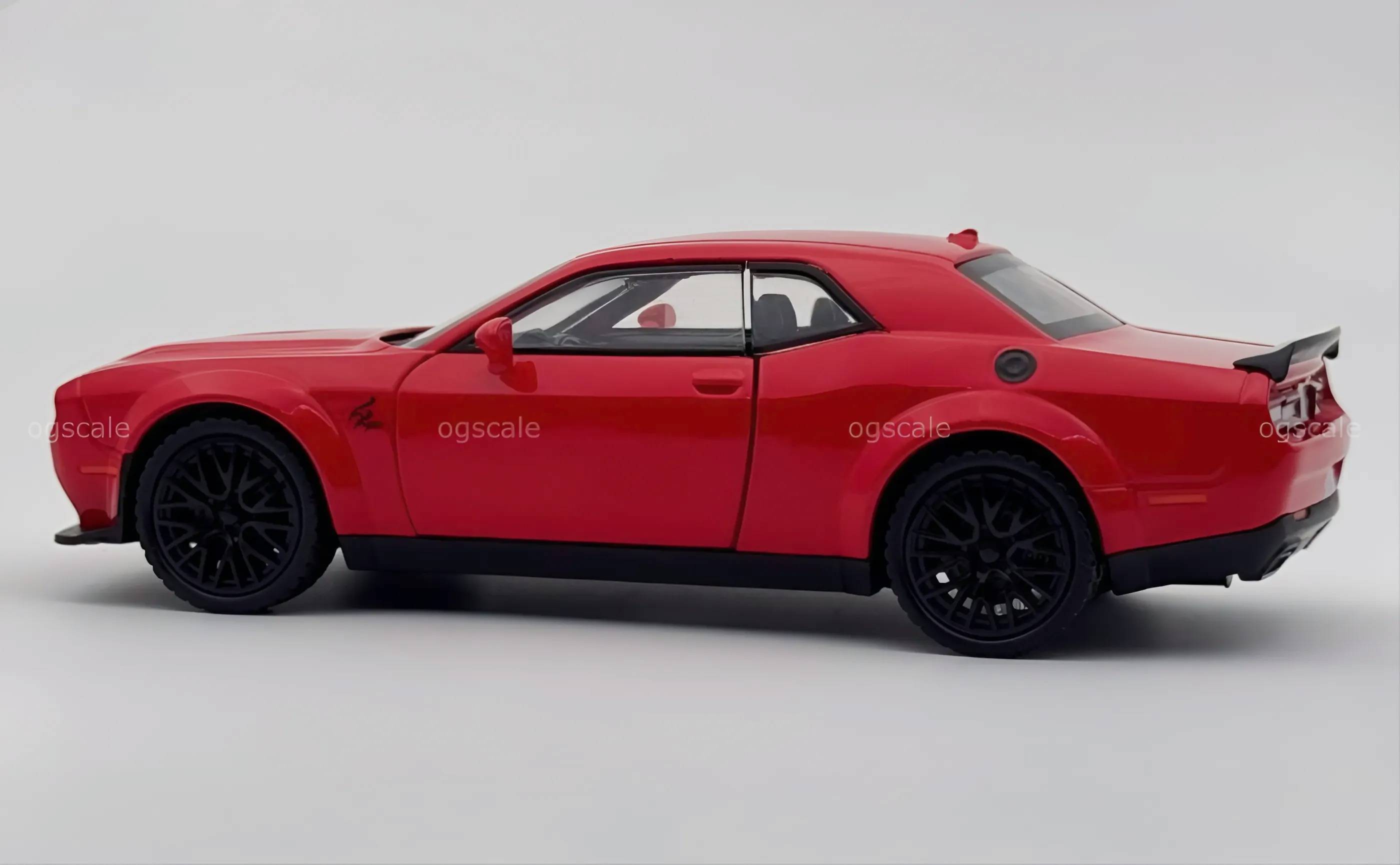 Dodge Challenger SRT Hellcat 1:24 diecast scale model car