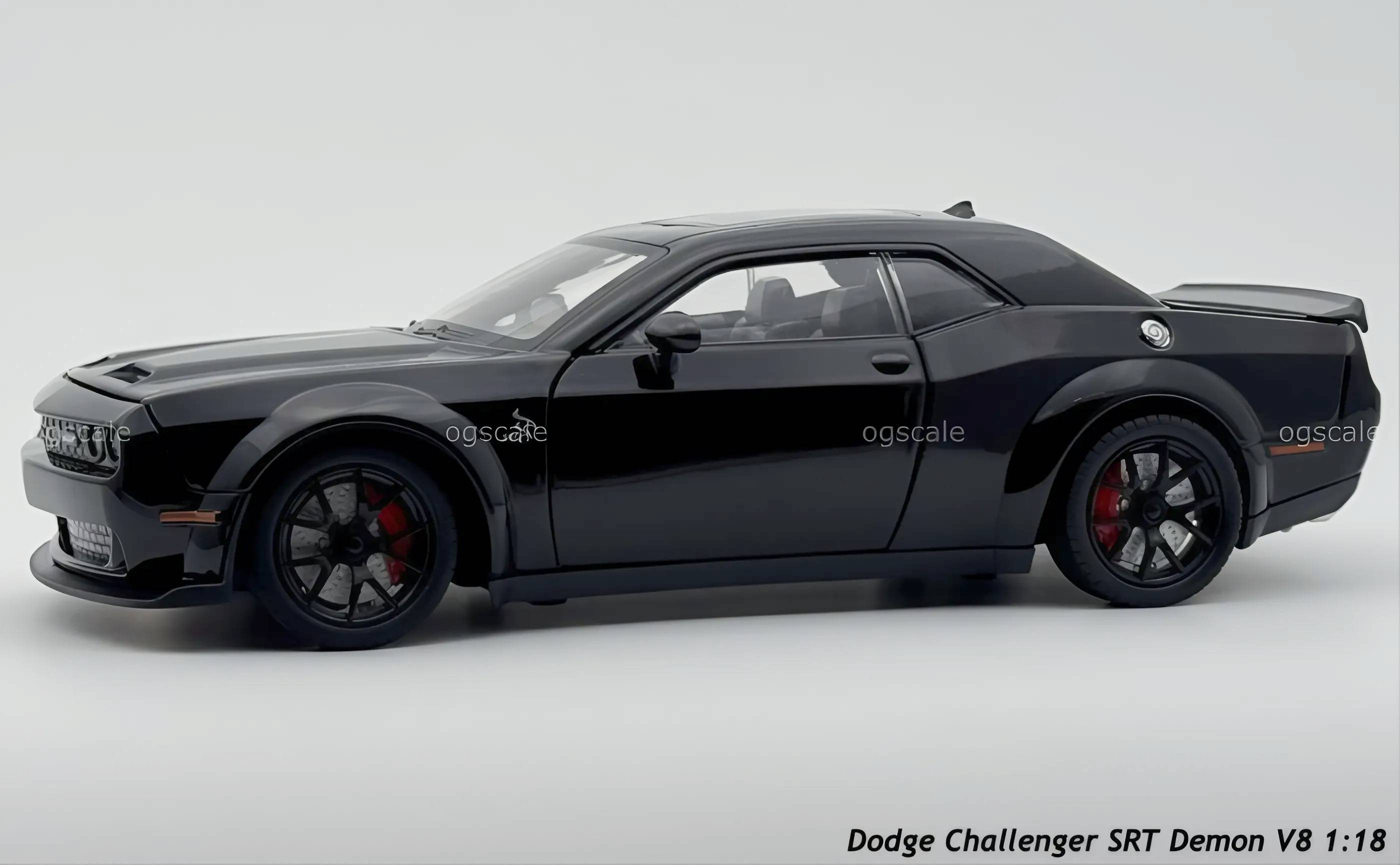 Dodge Challenger SRT Hellcat 1:24 diecast scale model car