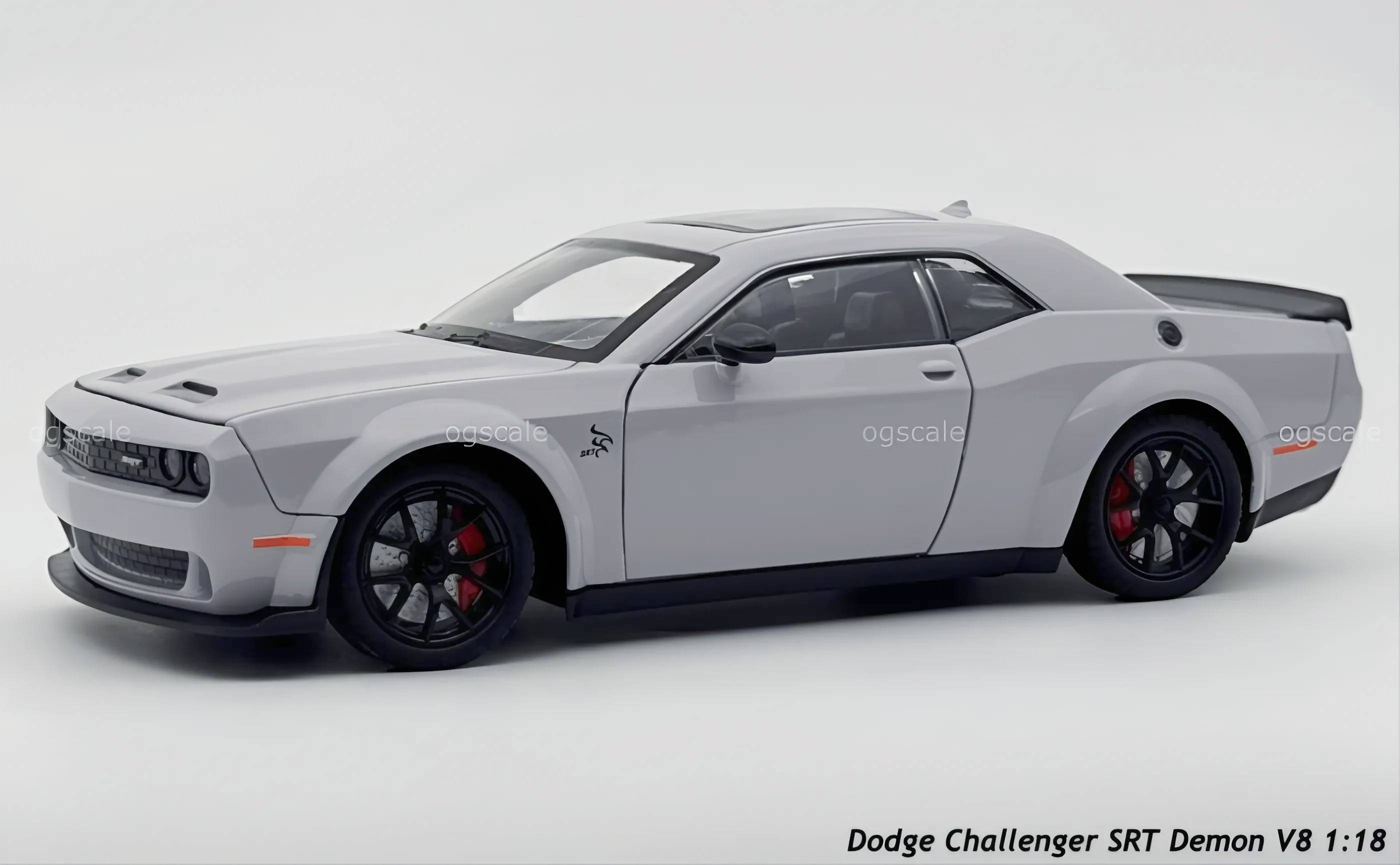 Dodge Challenger SRT Hellcat 1:24 diecast scale model car